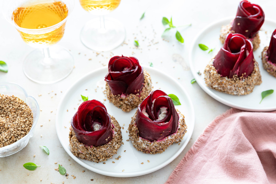 Rosaces de betterave au fromage frais et tahin